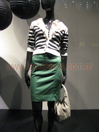 Falda tubo ajustada al cuerpo color verde marca H&M 